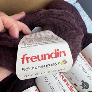 Schachenmayr Freundin Yarn in Deep Purple lot 10 balls